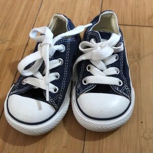 Navy blue Baby converse size 5. practically new!